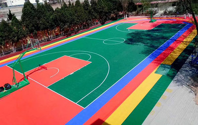 专业打造高品质体育场地——云南曲靖昭通双层大米字格悬浮式拼装塑胶地板