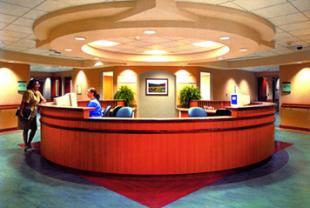 PVC地板在制药厂的应用 柏莱梯级品牌与塑胶地板价格解析